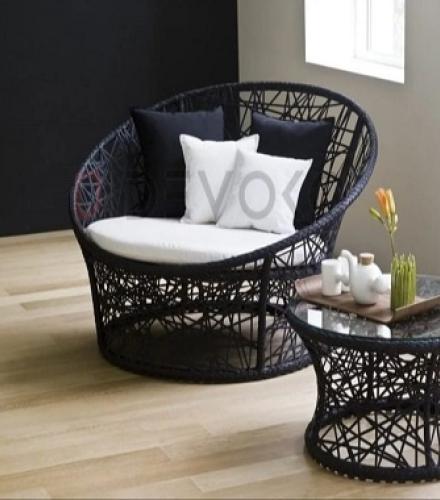 Round Wicker Daybed With Table - 1 Set